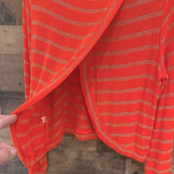 Mine Co. light knit sweater Large with partial cute open back - Picture 4 of 4